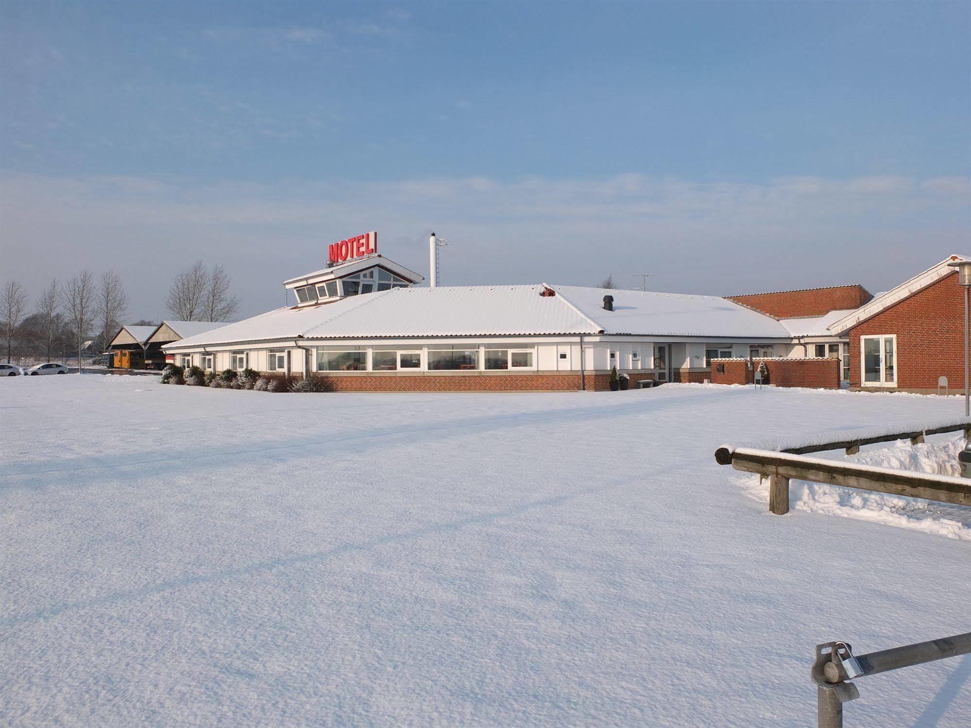 Motel Spar 10 Вибор Екстериор снимка